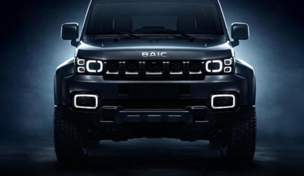 Nuevo BAIC, vista frontal iluminada
